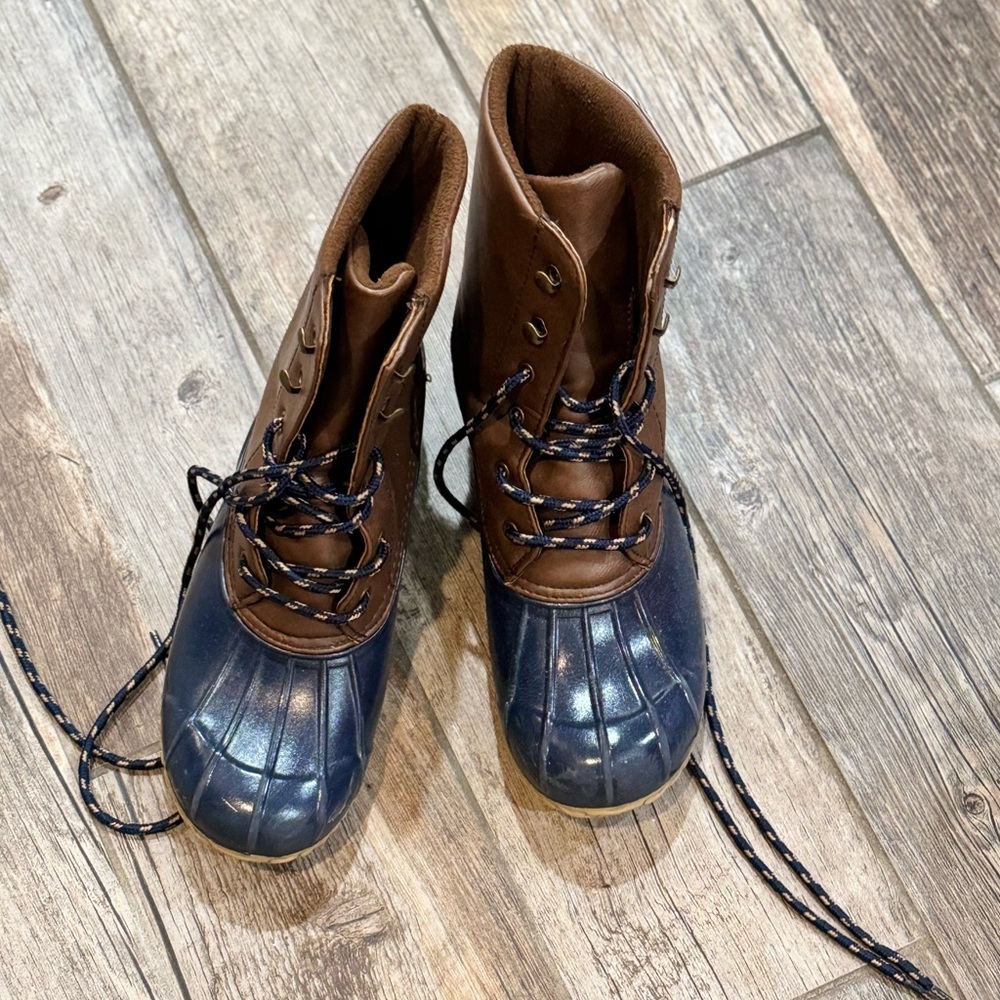Boots​ - Picture 3 of 9